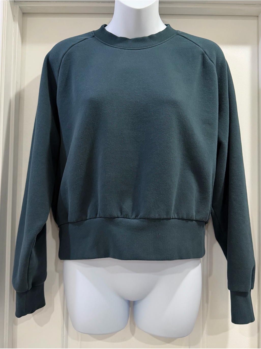 Athleta Dark Teal Crewneck Sweatshirt Cropped Waist Length Size Small